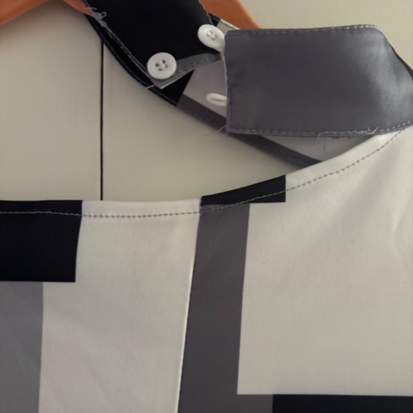 Two Polyester tops - Picture 8 of 11